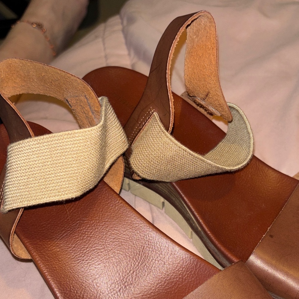 Maurices Tan and Cream Women's Sandals Size 8.5 Women’s Wedge Shoes - Picture 9 of 14